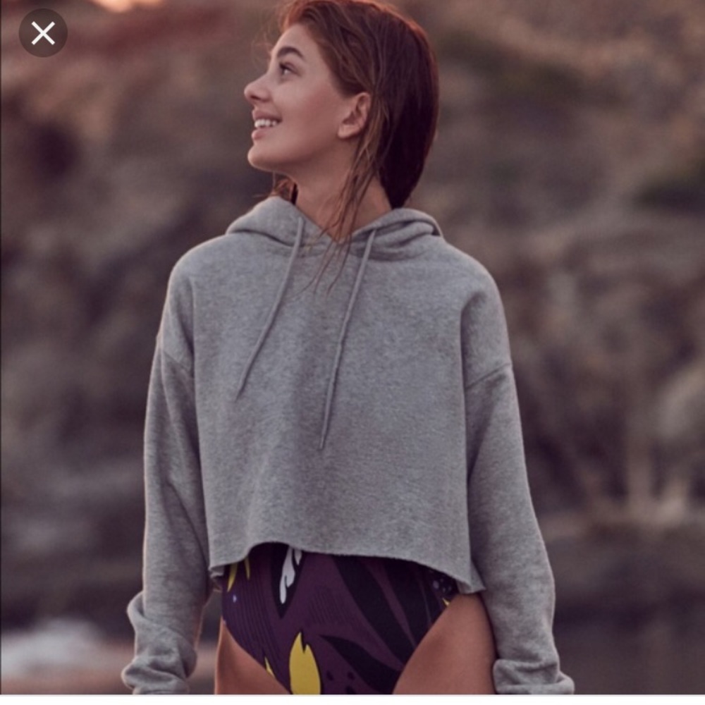 Cropped grey sweatshirt